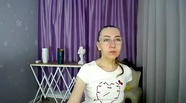 queen a n i online show from March 2025 08:15:02 AM