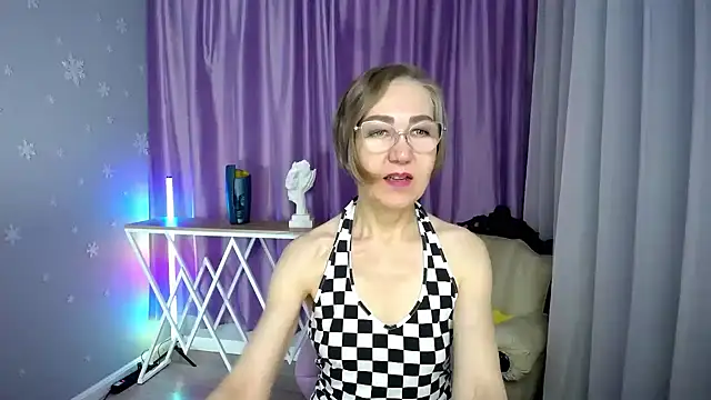 queen a n i online show from October 2025 01:45:02 PM