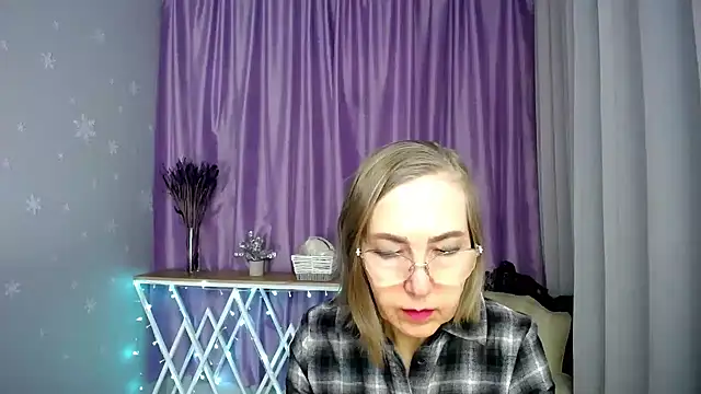 Snapshot of queen_a_n_i chatting on April 2026 10:43:02 AM queen a n i online show from April 2026 10:43:02 AM