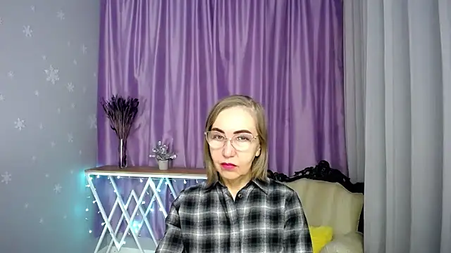 Snapshot of queen_a_n_i chatting on April 2026 11:23:01 AM queen a n i online show from April 2026 11:23:01 AM