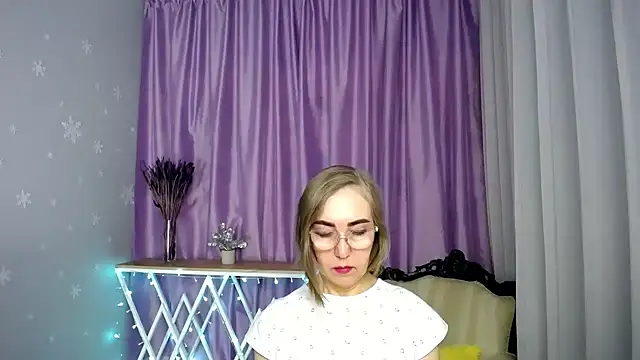 Snapshot of queen_a_n_i chatting on April 2026 12:29:02 PM queen a n i online show from April 2026 12:29:02 PM