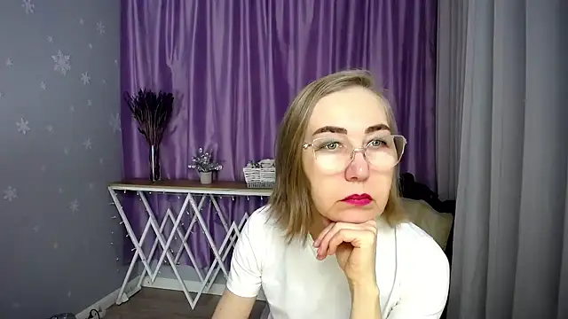 Snapshot of queen_a_n_i chatting on May 2026 06:40:02 AM queen a n i online show from May 2026 06:40:02 AM