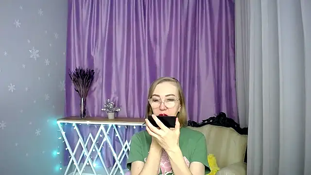 Snapshot of queen_a_n_i chatting on May 2026 09:36:01 AM queen a n i online show from May 2026 09:36:01 AM