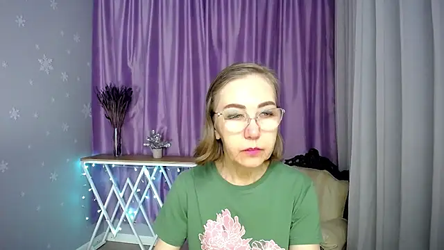 Snapshot of queen_a_n_i chatting on May 2026 06:30:01 AM queen a n i online show from May 2026 06:30:01 AM