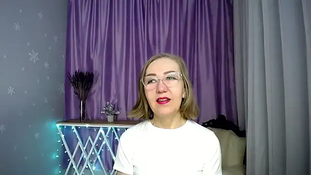 Snapshot of queen_a_n_i chatting on May 2026 07:14:01 AM queen a n i online show from May 2026 07:14:01 AM