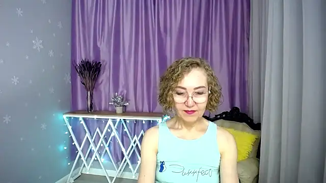 Snapshot of queen_a_n_i chatting on May 2026 10:47:01 AM queen a n i online show from May 2026 10:47:01 AM