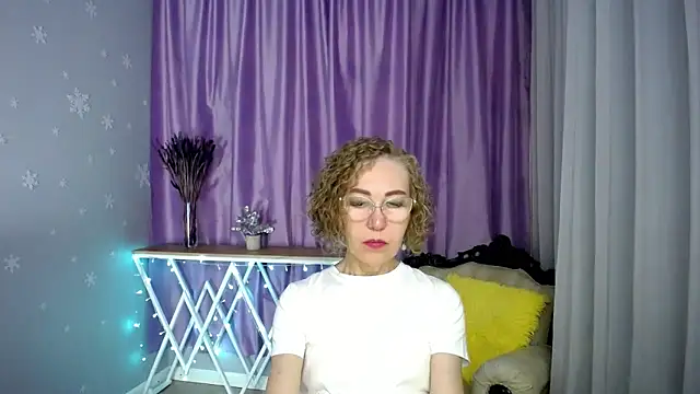 Snapshot of queen_a_n_i chatting on May 2026 07:35:02 AM queen a n i online show from May 2026 07:35:02 AM