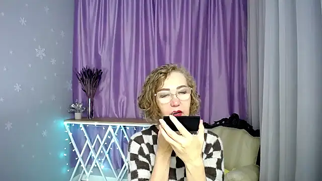 Snapshot of queen_a_n_i chatting on June 2026 08:27:02 AM queen a n i online show from June 2026 08:27:02 AM