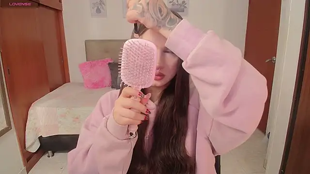 Snapshot of Miley_Baker chatting on October 2025 04:22:01 PM Miley Baker online show from October 2025 04:22:01 PM