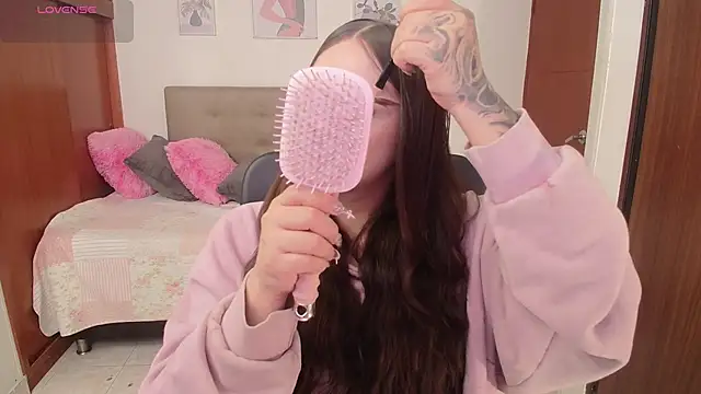 Snapshot of Miley_Baker chatting on November 2025 01:10:01 PM Miley Baker online show from November 2025 01:10:01 PM