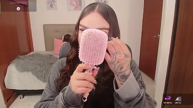 Snapshot of Miley_Baker chatting on December 2025 02:47:01 PM Miley Baker online show from December 2025 02:47:01 PM