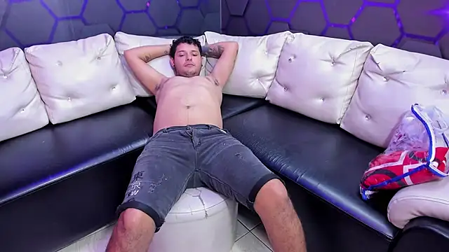 Snapshot of Blow2job-Lat chatting on February 2026 03:11:01 AM Blow2job-Lat online show from February 2026 03:11:01 AM