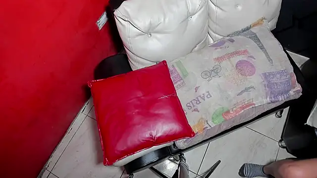 Snapshot of Blow2job-Lat chatting on February 2026 11:17:01 AM Blow2job-Lat online show from February 2026 11:17:01 AM