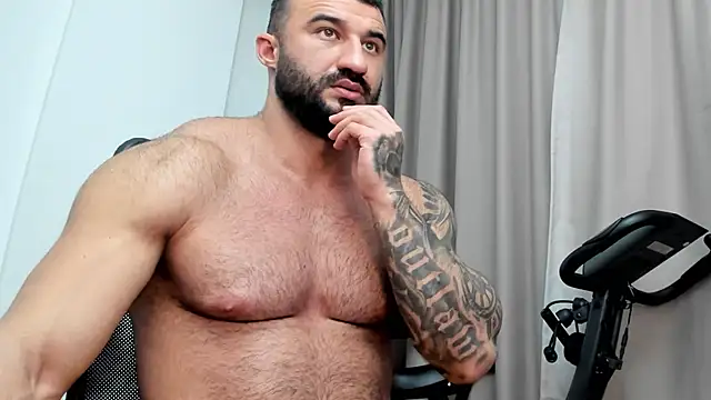 Snapshot of MuscleJohn chatting on December 2024 11:03:02 PM MuscleJohn online show from December 2024 11:03:02 PM