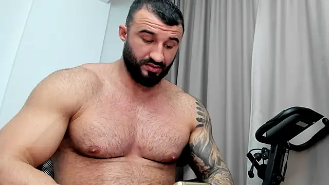 Snapshot of MuscleJohn chatting on December 2024 02:08:02 AM MuscleJohn online show from December 2024 02:08:02 AM