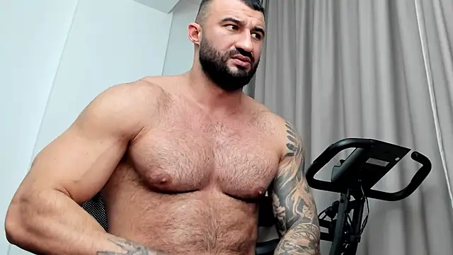 Snapshot of MuscleJohn chatting on December 2024 10:05:01 PM MuscleJohn online show from December 2024 10:05:01 PM