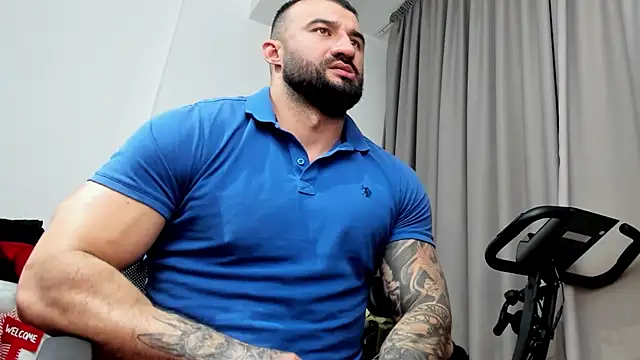 Snapshot of MuscleJohn chatting on January 2025 01:00:02 AM MuscleJohn online show from January 2025 01:00:02 AM