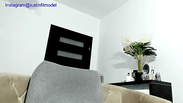 Snapshot of MuscleJohn chatting on November 2025 04:35:02 AM MuscleJohn online show from November 2025 04:35:02 AM