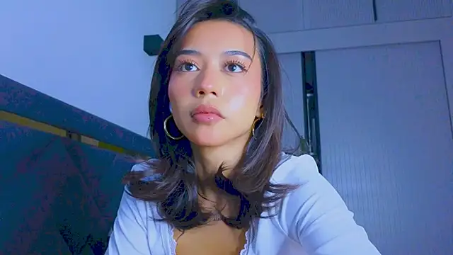 Mia Tin online show from September 2025 01:35:01 PM