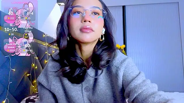 Mia Tin online show from December 2025 04:24:01 PM