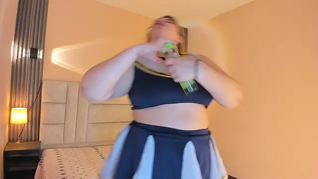 EYMI TOMSOM online show from January 2026 10:41:02 AM