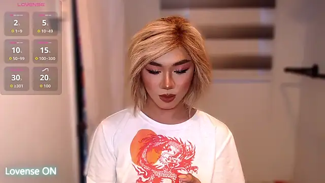 Snapshot of Local_Hoelyx chatting on October 2025 06:00:01 AM Local Hoelyx online show from October 2025 06:00:01 AM