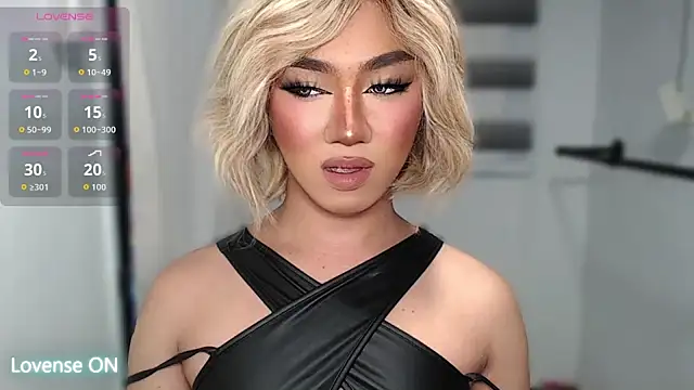 Snapshot of Local_Hoelyx chatting on October 2025 08:24:02 AM Local Hoelyx online show from October 2025 08:24:02 AM