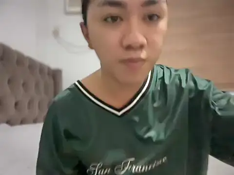 Snapshot of Local_Hoelyx chatting on March 2026 05:06:01 PM Local Hoelyx online show from March 2026 05:06:01 PM