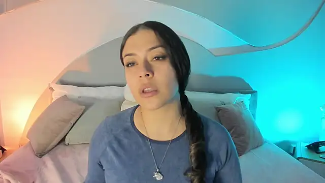 Nicolle W online show from September 2025 12:05:02 PM