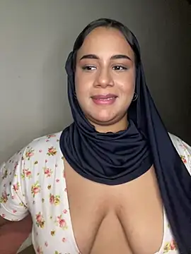 Snapshot of Maryam_yamal chatting on March 2025 08:49:01 PM Maryam yamal online show from March 2025 08:49:01 PM