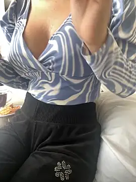 Snapshot of DulceMya6 chatting on December 2025 01:16:02 PM DulceMya6 online show from December 2025 01:16:02 PM