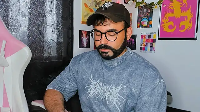 Snapshot of johnnyalx chatting on March 2025 07:37:01 PM johnnyalx online show from March 2025 07:37:01 PM