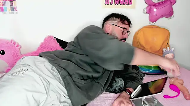 Snapshot of johnnyalx chatting on December 2025 07:19:02 PM johnnyalx online show from December 2025 07:19:02 PM