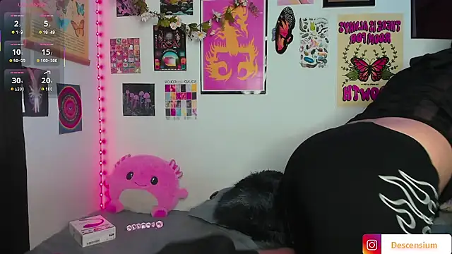 Snapshot of johnnyalx chatting on December 2025 07:53:02 PM johnnyalx online show from December 2025 07:53:02 PM