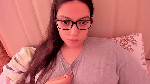 Snapshot of roniewester chatting on October 2025 05:30:01 PM roniewester online show from October 2025 05:30:01 PM