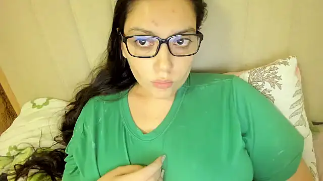 Snapshot of roniewester chatting on October 2025 01:51:02 AM roniewester online show from October 2025 01:51:02 AM