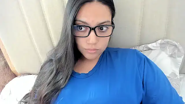 Snapshot of roniewester chatting on November 2025 03:02:01 PM roniewester online show from November 2025 03:02:01 PM