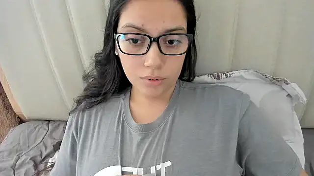 Snapshot of roniewester chatting on November 2025 03:23:01 PM roniewester online show from November 2025 03:23:01 PM