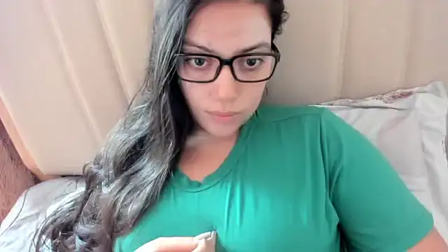 Snapshot of roniewester chatting on November 2025 02:10:01 PM roniewester online show from November 2025 02:10:01 PM