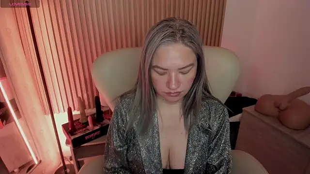 MarianL0ve online show from March 2025 10:45:02 AM