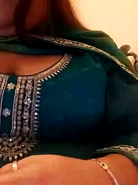 Srishtijain51 online show from October 2025 11:44:01 AM