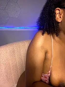 Snapshot of EatSweetMolly chatting on November 2025 03:05:01 AM EatSweetMolly online show from November 2025 03:05:01 AM