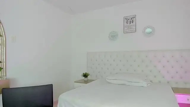 Snapshot of emma_rules99 chatting on November 2025 01:00:01 PM emma rules99 online show from November 2025 01:00:01 PM