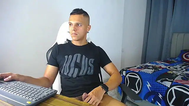 Snapshot of DavidAngell7 chatting on December 2024 08:34:02 AM DavidAngell7 online show from December 2024 08:34:02 AM