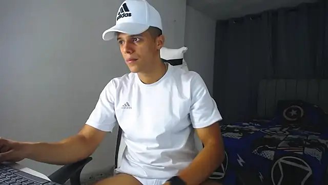 Snapshot of DavidAngell7 chatting on February 2025 01:04:02 AM DavidAngell7 online show from February 2025 01:04:02 AM