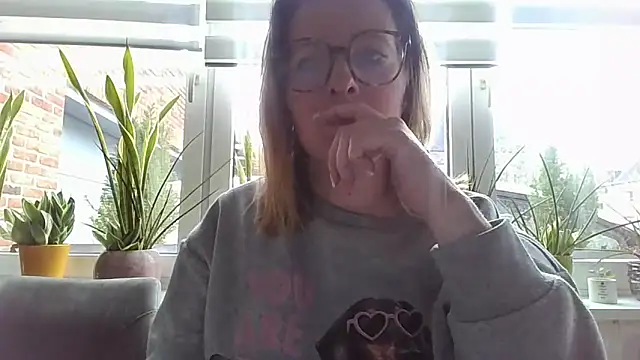 LiquidLeonie online show from April 2026 07:50:02 AM