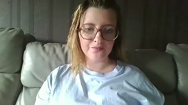 LiquidLeonie online show from April 2026 10:12:02 AM