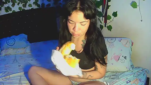 Snapshot of fresa_caliente chatting on January 2025 10:12:02 PM fresa caliente online show from January 2025 10:12:02 PM
