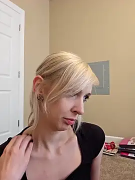 AmethystFoxx online show from September 2025 06:51:01 PM