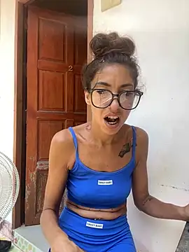 Snapshot of amanilouve chatting on March 2025 05:47:01 AM amanilouve online show from March 2025 05:47:01 AM